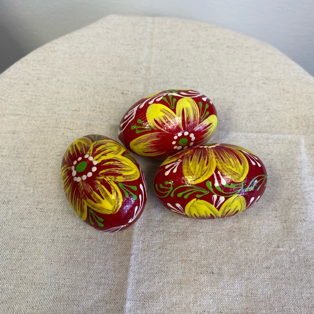 Wooden hand painting Easter eggs, set of 3